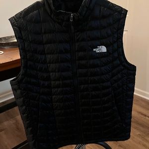 Mens - North Face Vest - Size Medium